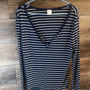 Stars Above  Ladies Stripe Long Sleeve Vneck Top Size XL Dk Blue&white stripes